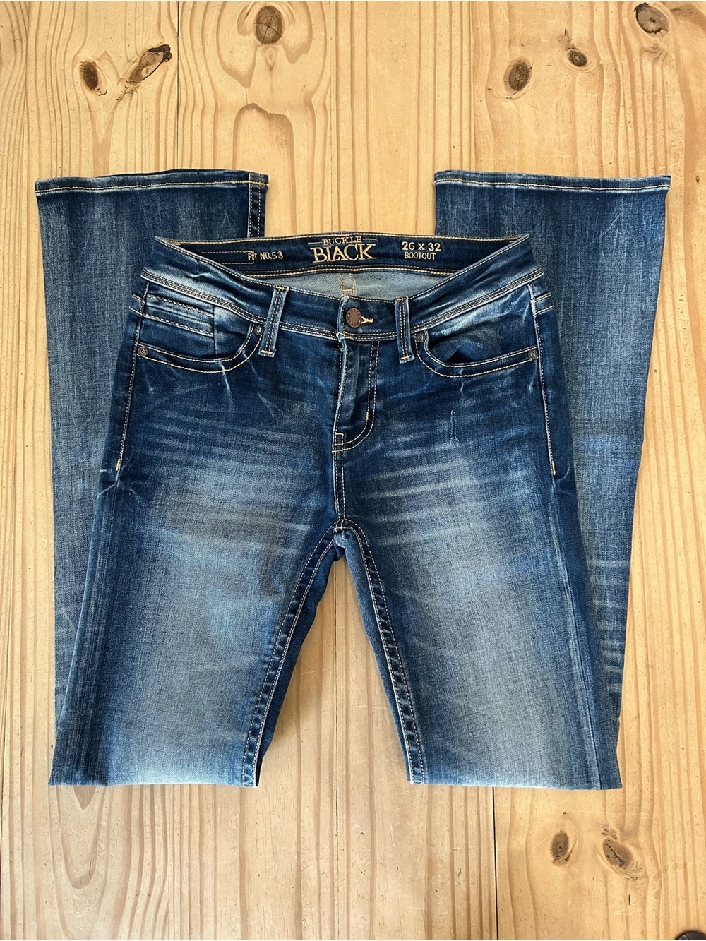 Buckle Black Women's Bootcut Jeans in Faded Blue. Size 26 X 32